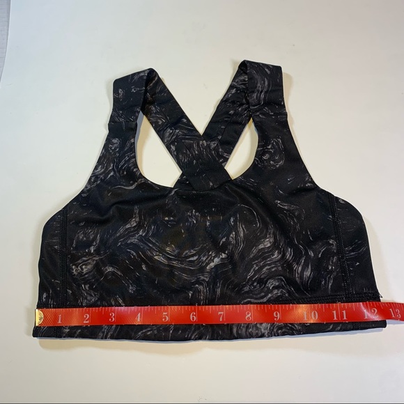 Sz. 6 Lululemon black X back sports bra with white swirl pattern - Picture 4 of 9